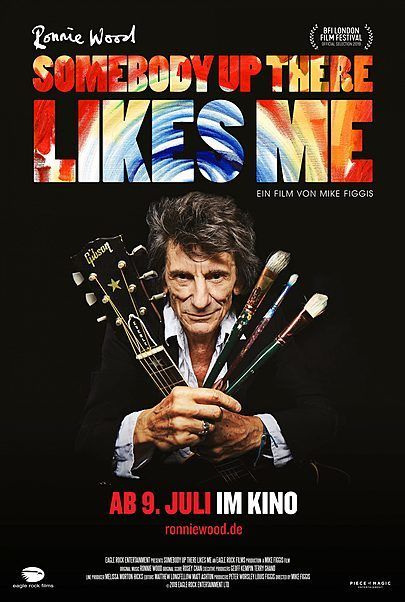 Filmplakat für "RONNIE WOOD: SOMEBODY UP THERE LIKES ME"